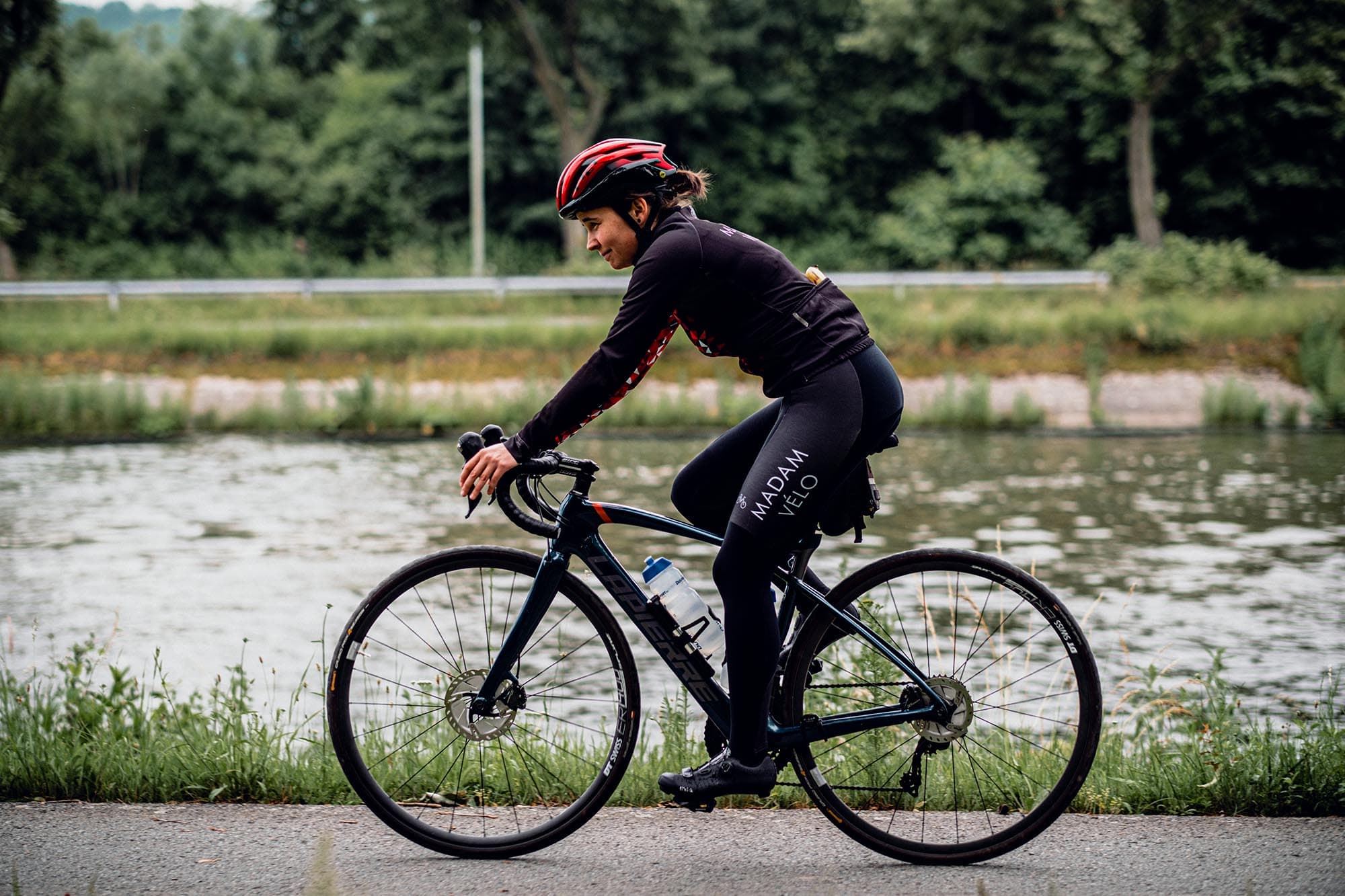 Sophie achter laptop